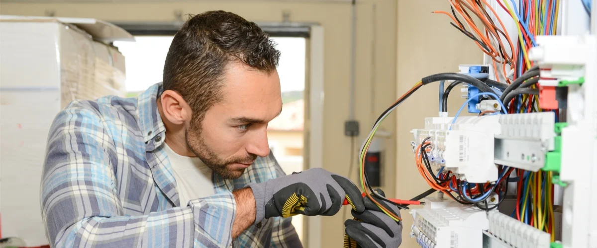 Vad tjänar en elektriker?